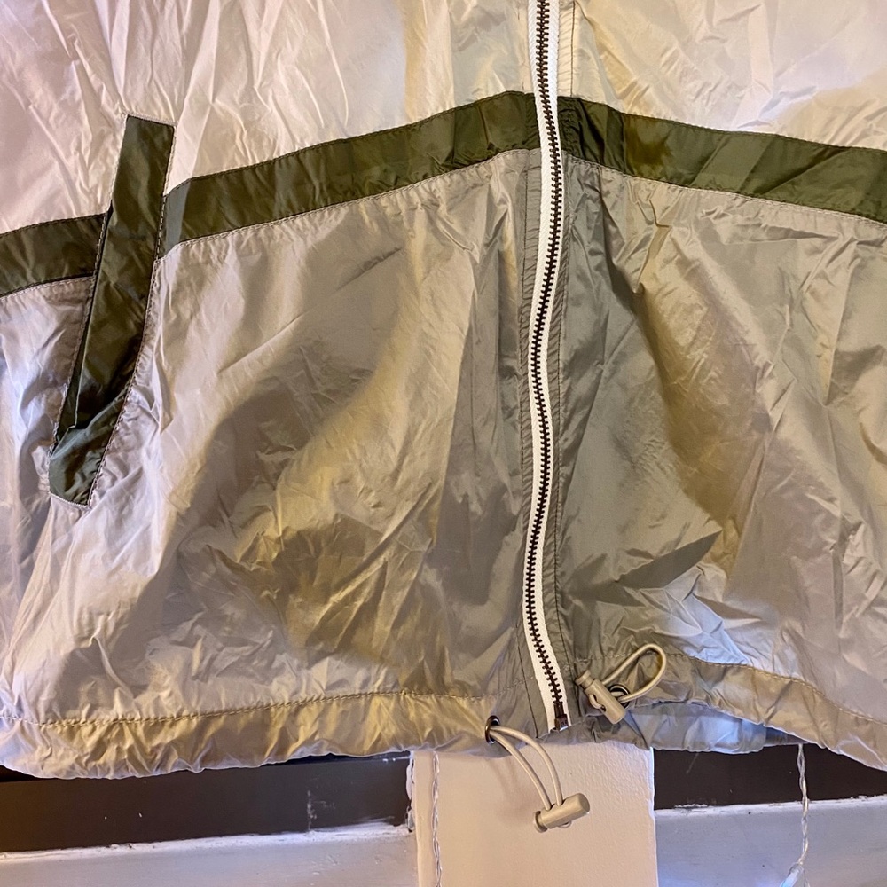 Light Color-Block Raincoat - Picture 2 of 4